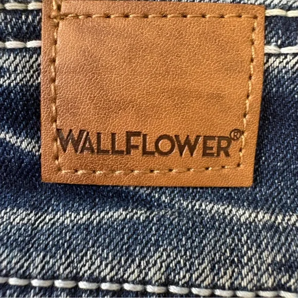 Wallflower Lucious Curvy Fit Bootcut Jeans Juniors Size 7 Short - Picture 11 of 11